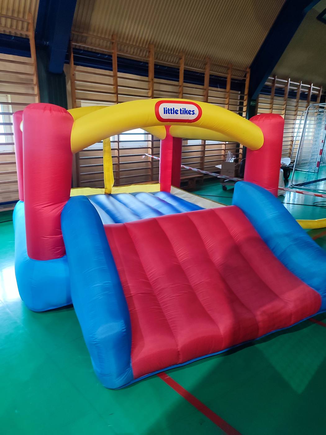 Plac zabaw "Mały skakaniec"